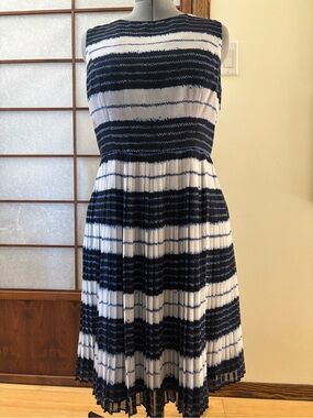 VGUC Adrianna Papell Chiffon Navy and White Batik Striped Pleated Dress US 12